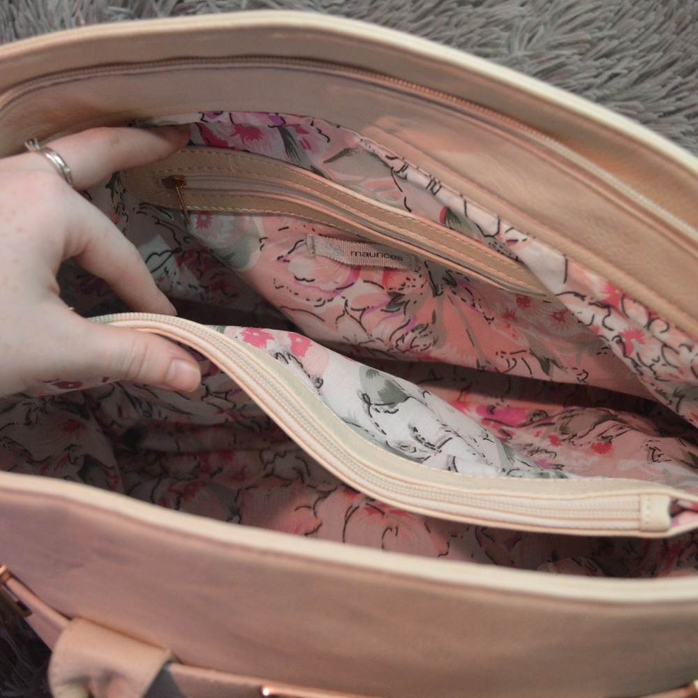 Large Purse! - Picture 2 of 3